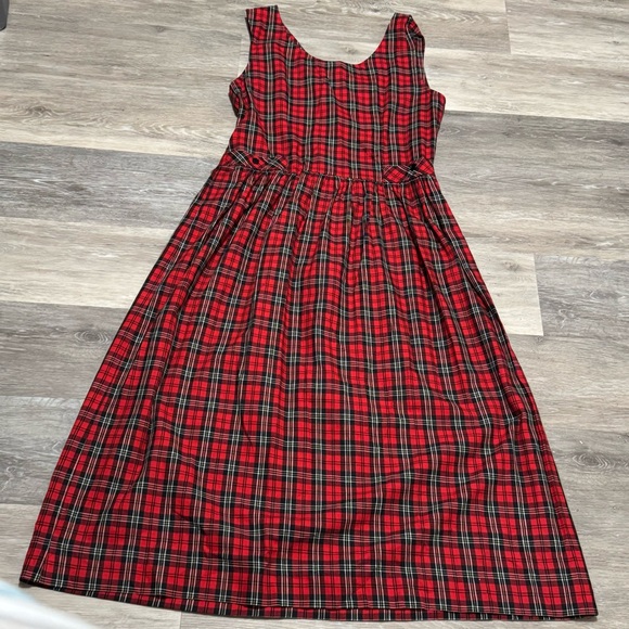 Vintage Women's Red and Black Dress - Picture 5 of 7